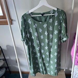 Ann Taylor Factory size XL green white floral short tie sleeves dress worn once